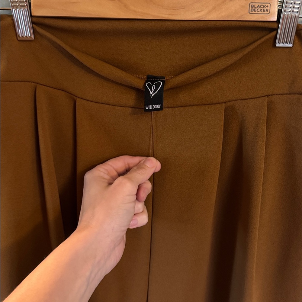 Windsor Tan Pleated pants